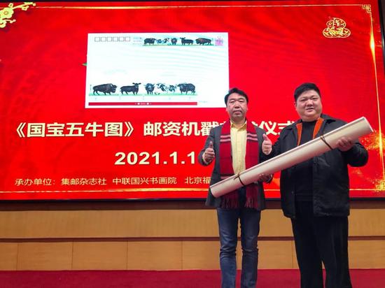 刘中先生将原作《国宝五牛图》赠予对熊猫公益事业大力支持的企业家.jpg